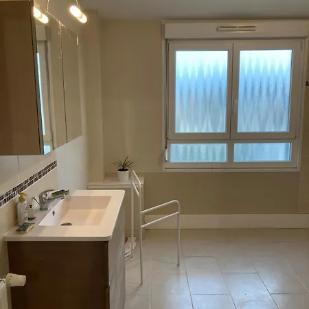 Spacieux A 3min Du Centre Apartment